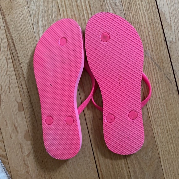 Girls Old Navy Hot Pink Flip-Flops - Picture 2 of 2